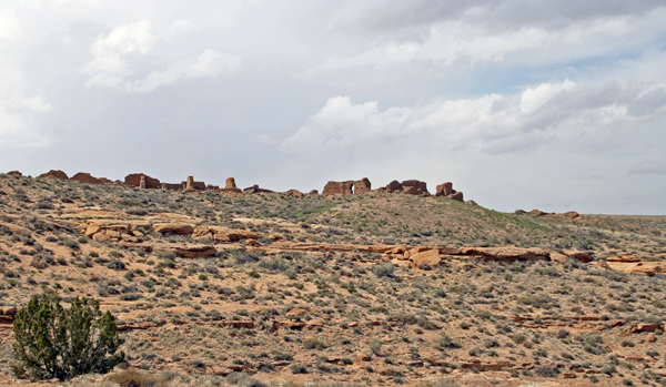 Approaching Peñasco Blanco from the east on the trail out of Chaco Canyon.