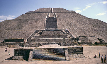 Piramide del Sol — Pyramid of the Sun — Teotihuacan, Mexico