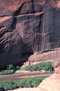 White House Ruin is the largest and most spectacular of the many Canyon de Chelly ruins.